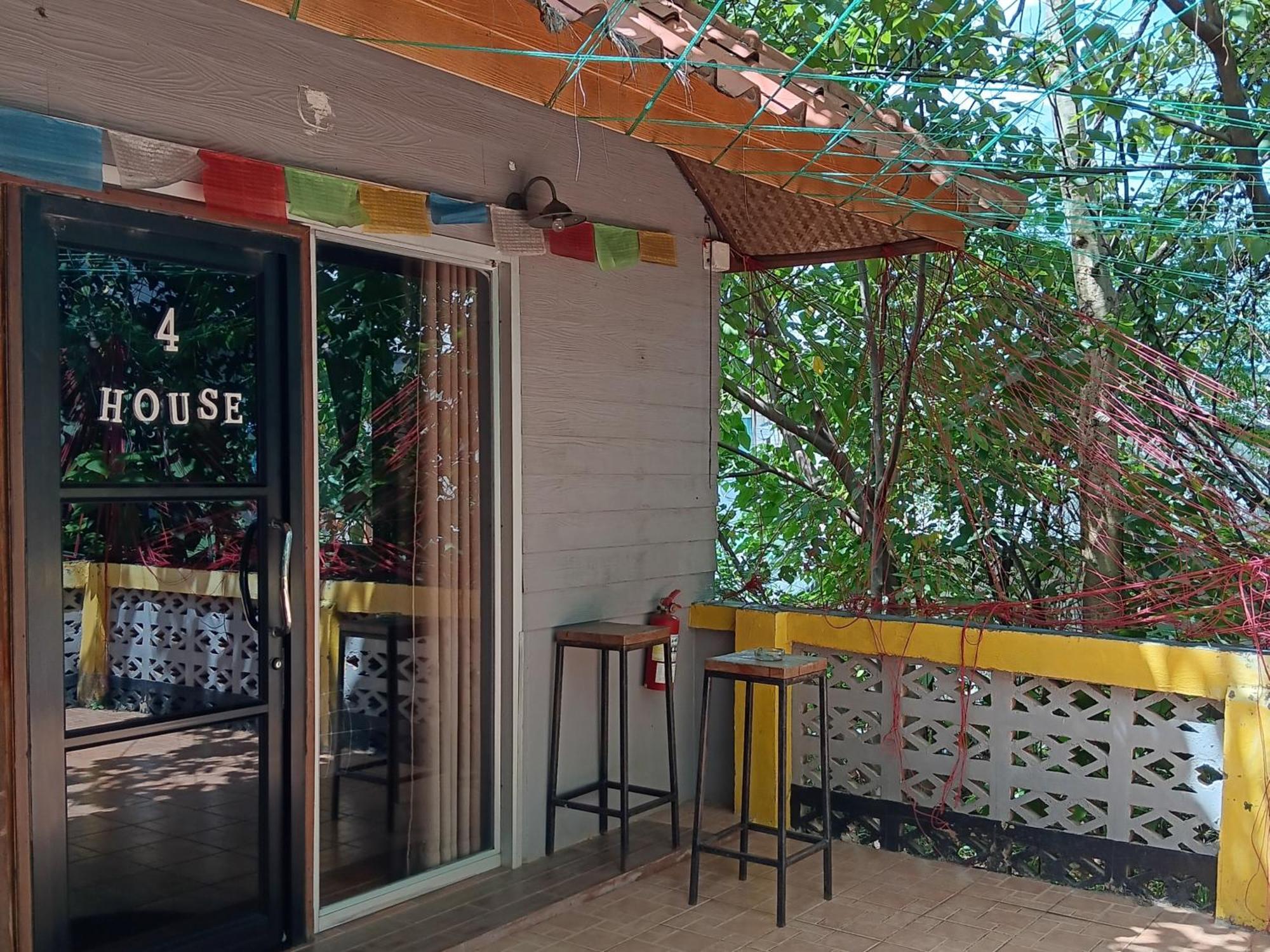 Happy House Backpackers Albergue Pai Exterior foto