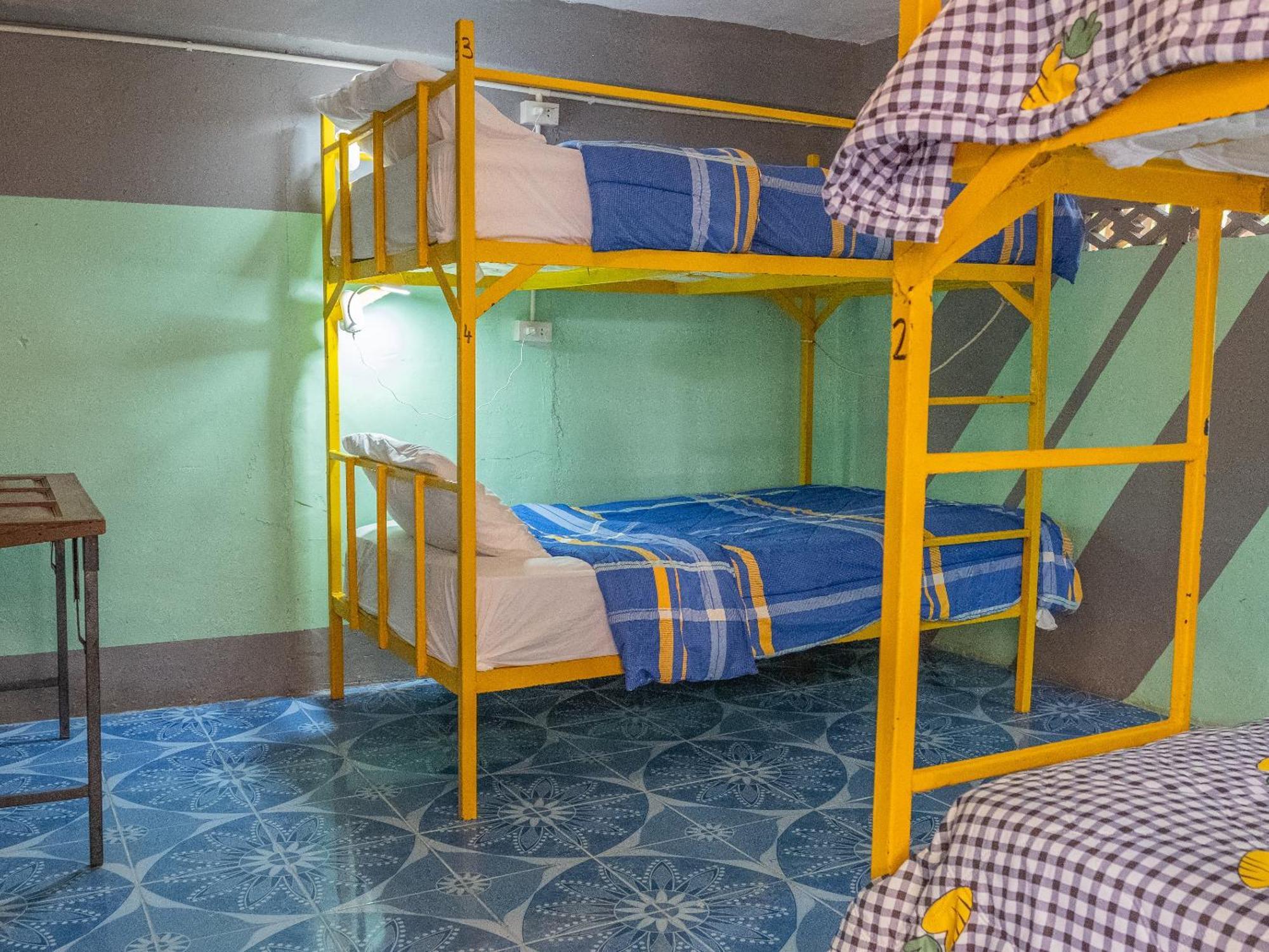 Happy House Backpackers Albergue Pai Habitación foto